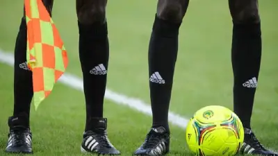 Championnats professionnels : La Fecafoot suspend deux arbitres pour faute professionnelle