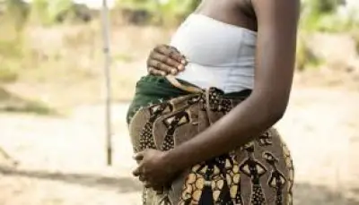 A Meyomessala, localité d’origine de Paul Biya, les femmes font 50 km pour donner vie