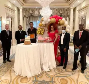 88ème anniversaire du Chef de l’Etat : Les jeunes du Mfoundi offrent à Paul Biya une toile peinte par un étudiant