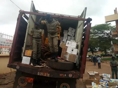 La douane saisit 700 bidons d&#039;huile en provenance du Nigéria