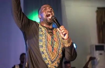 Musique : L’artiste canadien Jean Jean enflamme la salle de la Croix Rouge à Yaoundé