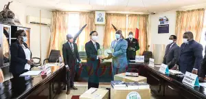 Coopération: l’ambassadeur du Japon au Cameroun offre 167 livres à l&#039;IRIC