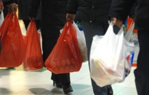 La commercialisation des emballages plastiques non-biodégradables persiste